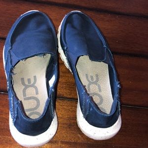 Slip on hey dudes